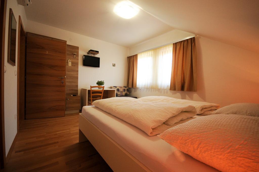 Rooms Jana สลูน ภายนอก รูปภาพ