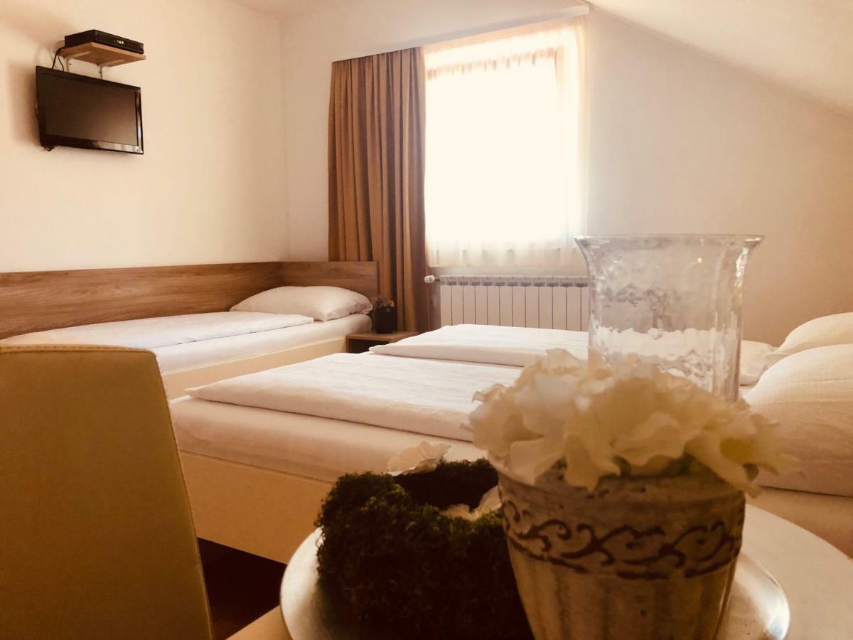 Rooms Jana สลูน ภายนอก รูปภาพ