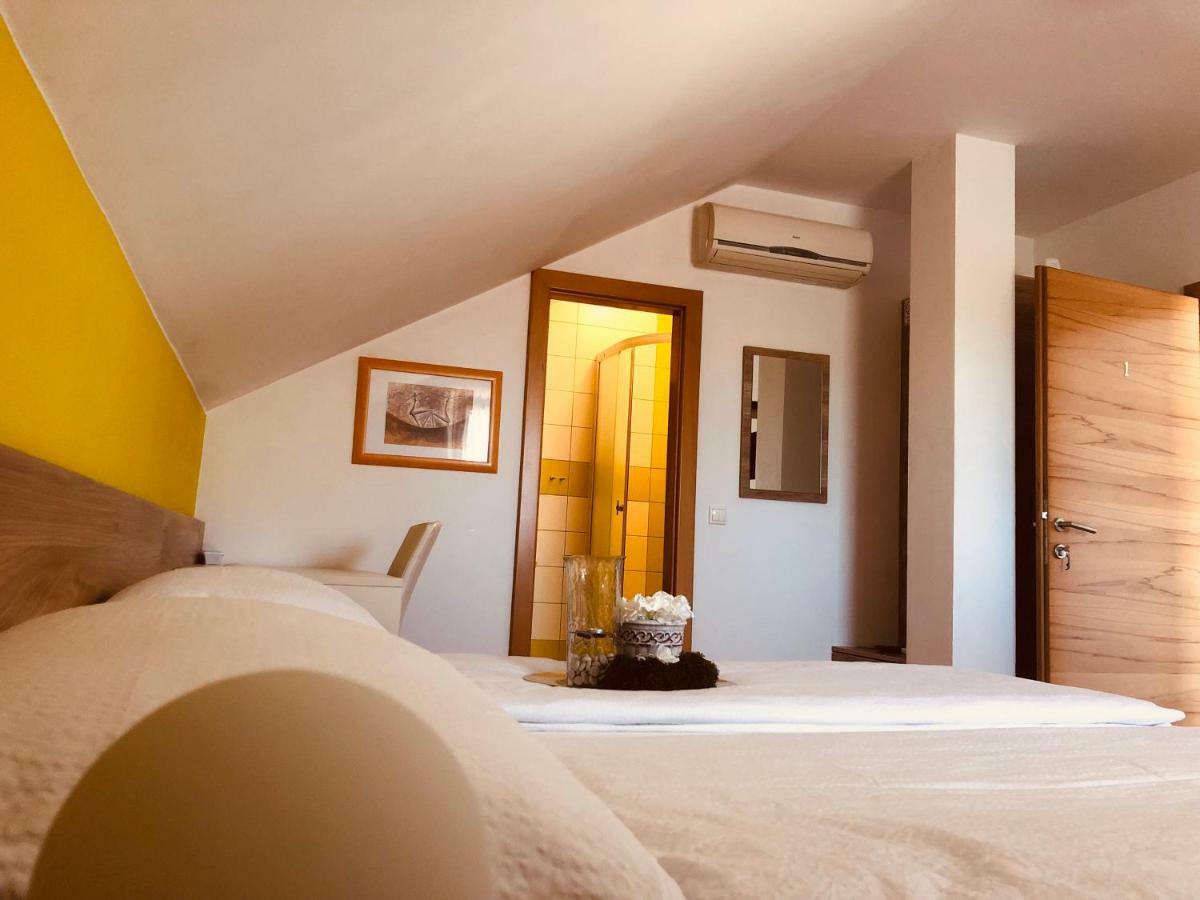 Rooms Jana สลูน ภายนอก รูปภาพ